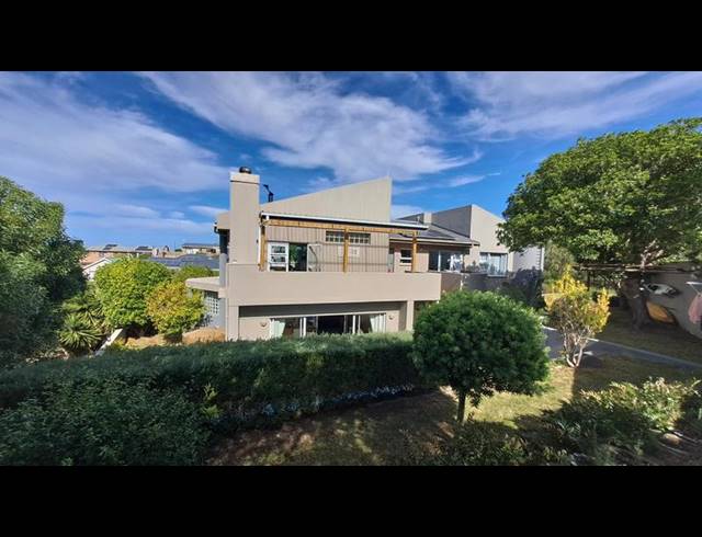 5 BEDROOM HOUSE FOR SALE IN STILBAAI-WES